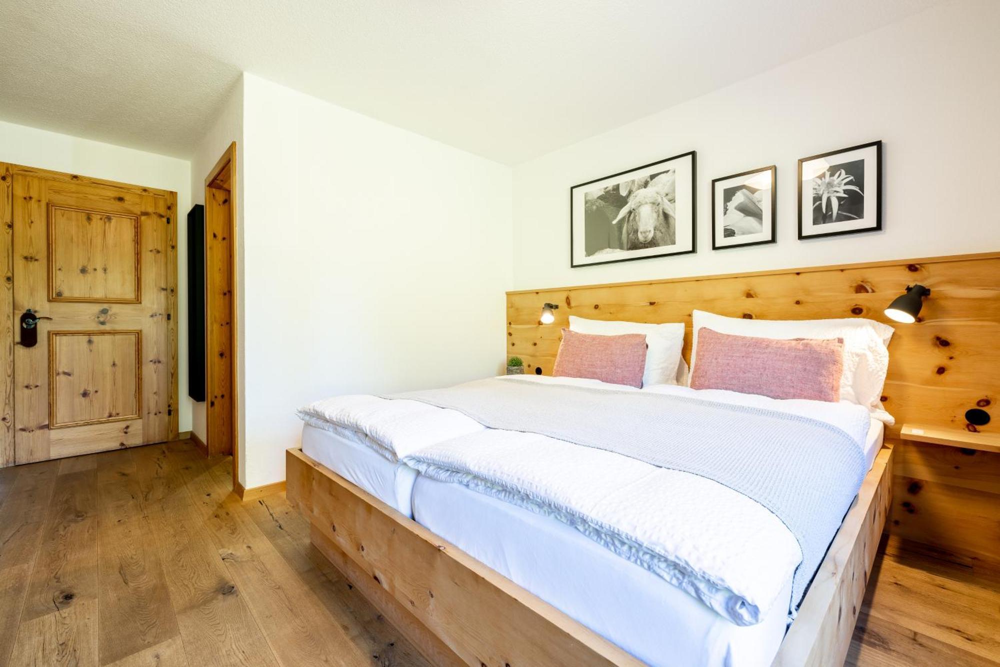 Schorta's Alvetern Hotell Ardez Exteriör bild