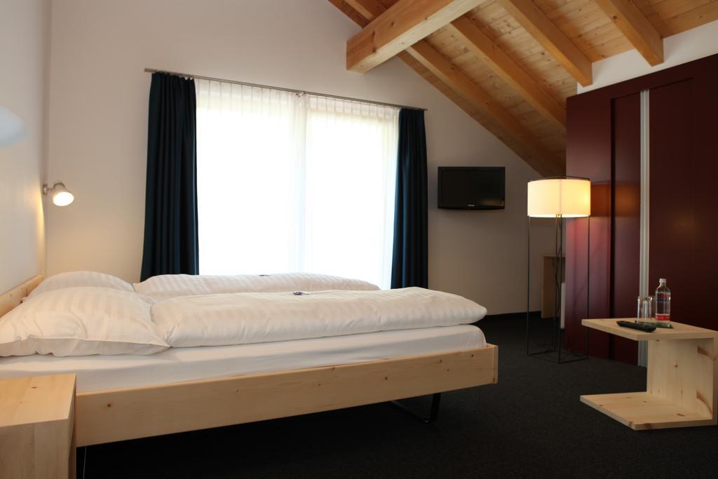 Schorta's Alvetern Hotell Ardez Exteriör bild