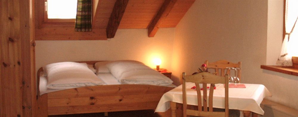 Schorta's Alvetern Hotell Ardez Exteriör bild