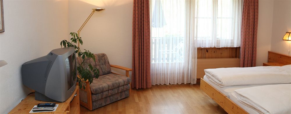 Schorta's Alvetern Hotell Ardez Exteriör bild