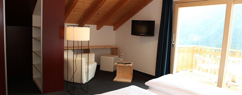 Schorta's Alvetern Hotell Ardez Exteriör bild