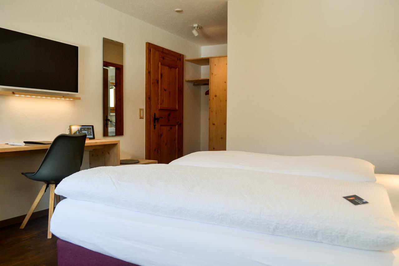 Schorta's Alvetern Hotell Ardez Exteriör bild