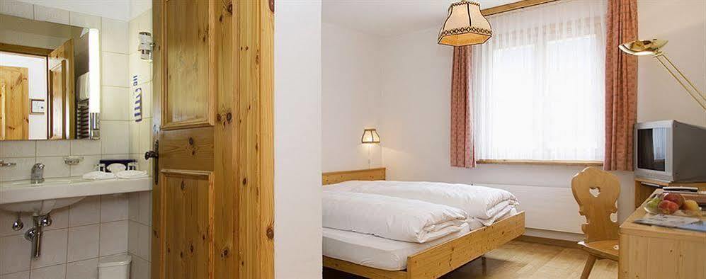 Schorta's Alvetern Hotell Ardez Exteriör bild