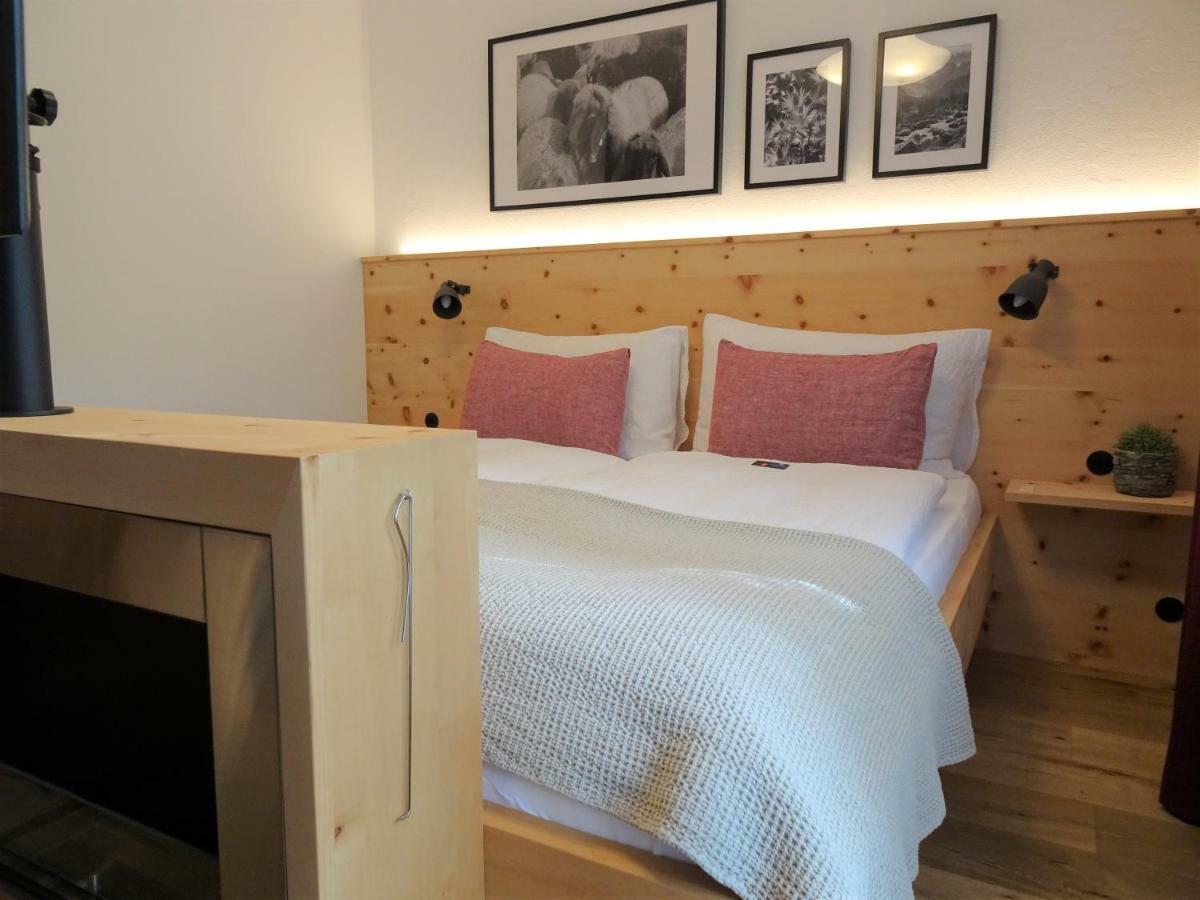 Schorta's Alvetern Hotell Ardez Exteriör bild