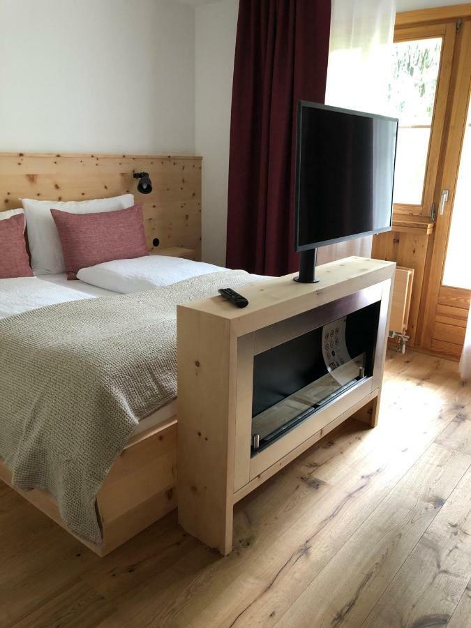 Schorta's Alvetern Hotell Ardez Exteriör bild