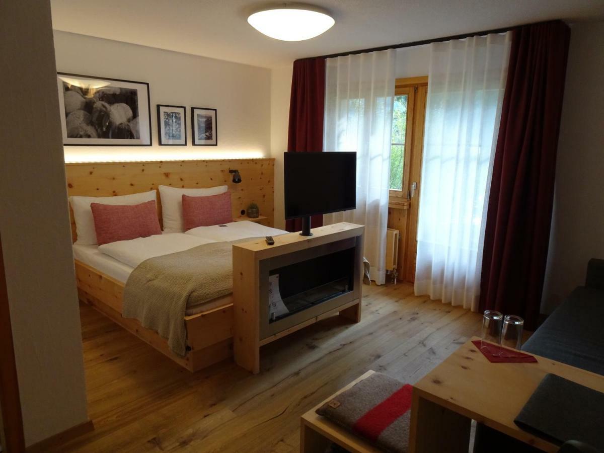Schorta's Alvetern Hotell Ardez Exteriör bild