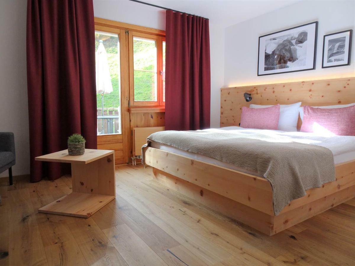 Schorta's Alvetern Hotell Ardez Exteriör bild